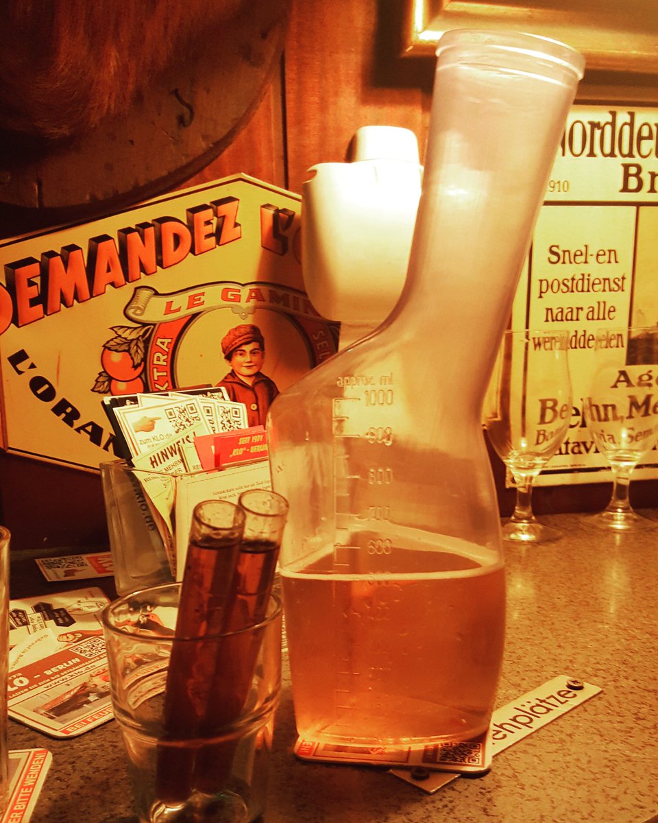 #Bier aus Urinalen im Klo am #Kudamm in #Berlin 🍻