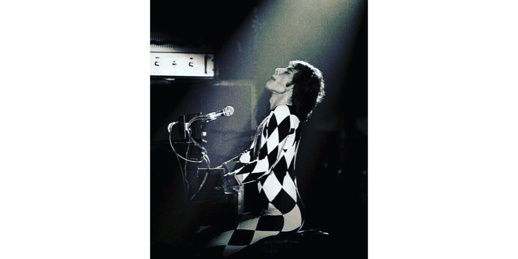 “Boredom is the biggest disease in the world, darling.”

Happy #FreddieFriday 🖤🖤🖤#freddiemercury #queen #classicrock #misshim