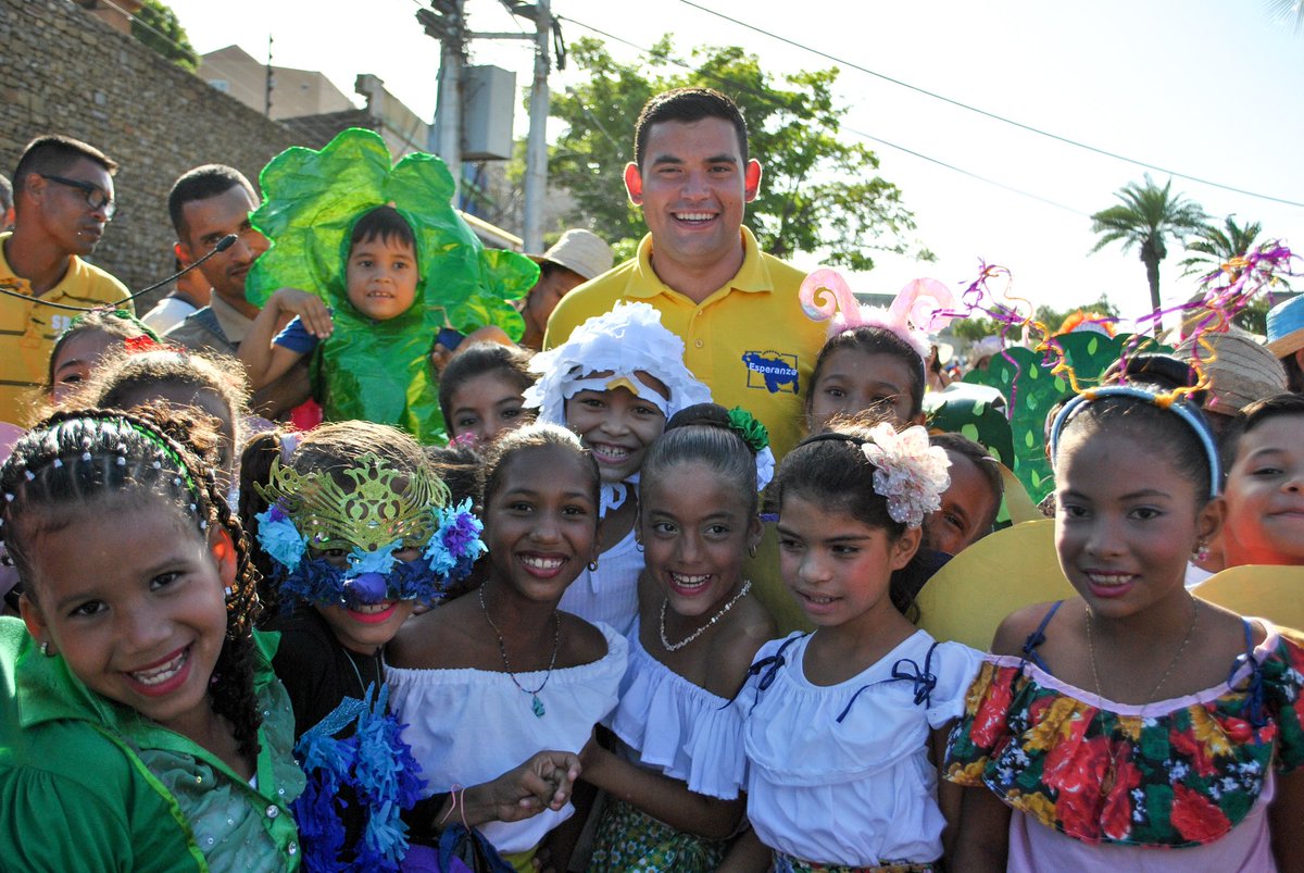 MorelDavidR's tweet photo. Una tarde con los niños de Maneiro, resaltando los valores, la cultura y tradiciones, de esta manera construimos el municipio ejemplar que queremos
#ParadaEscolar
#ManeiroParaTi
#MunicipioEjemplar https://t.co/scgHeQE6r1