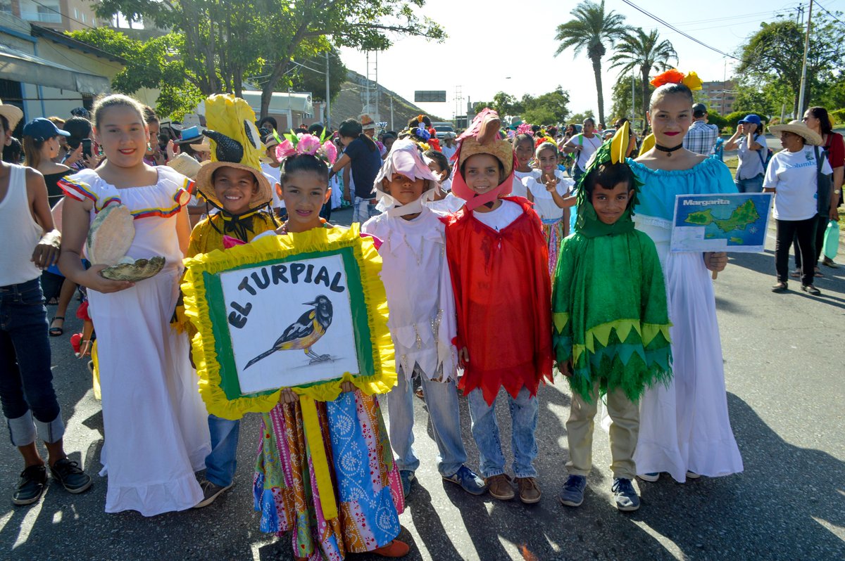 MorelDavidR's tweet photo. Una tarde con los niños de Maneiro, resaltando los valores, la cultura y tradiciones, de esta manera construimos el municipio ejemplar que queremos
#ParadaEscolar
#ManeiroParaTi
#MunicipioEjemplar https://t.co/scgHeQE6r1