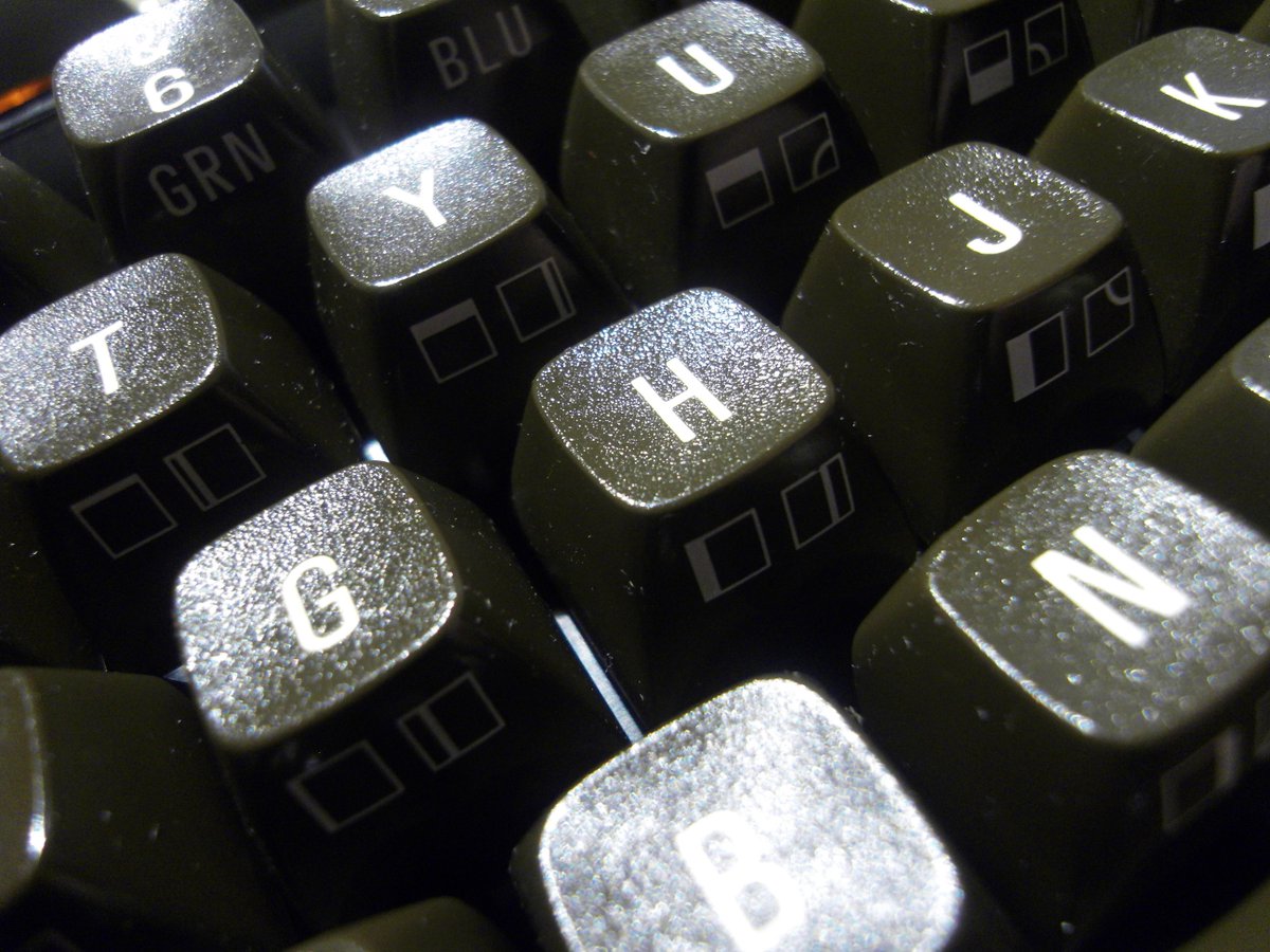 devjock's tweet photo. #c64 keeb update: Put the keys through the dishwasher twice, dried 'em. Springs scotchpadded, degreased, de-rusted and drowned in gun oil (@BallistolUSA), keeb dusted, light anti-greasing. My god, it looks so nice, and it smells like peaches and lemon. #Success #retroPreservation https://t.co/qgg0UjaM86