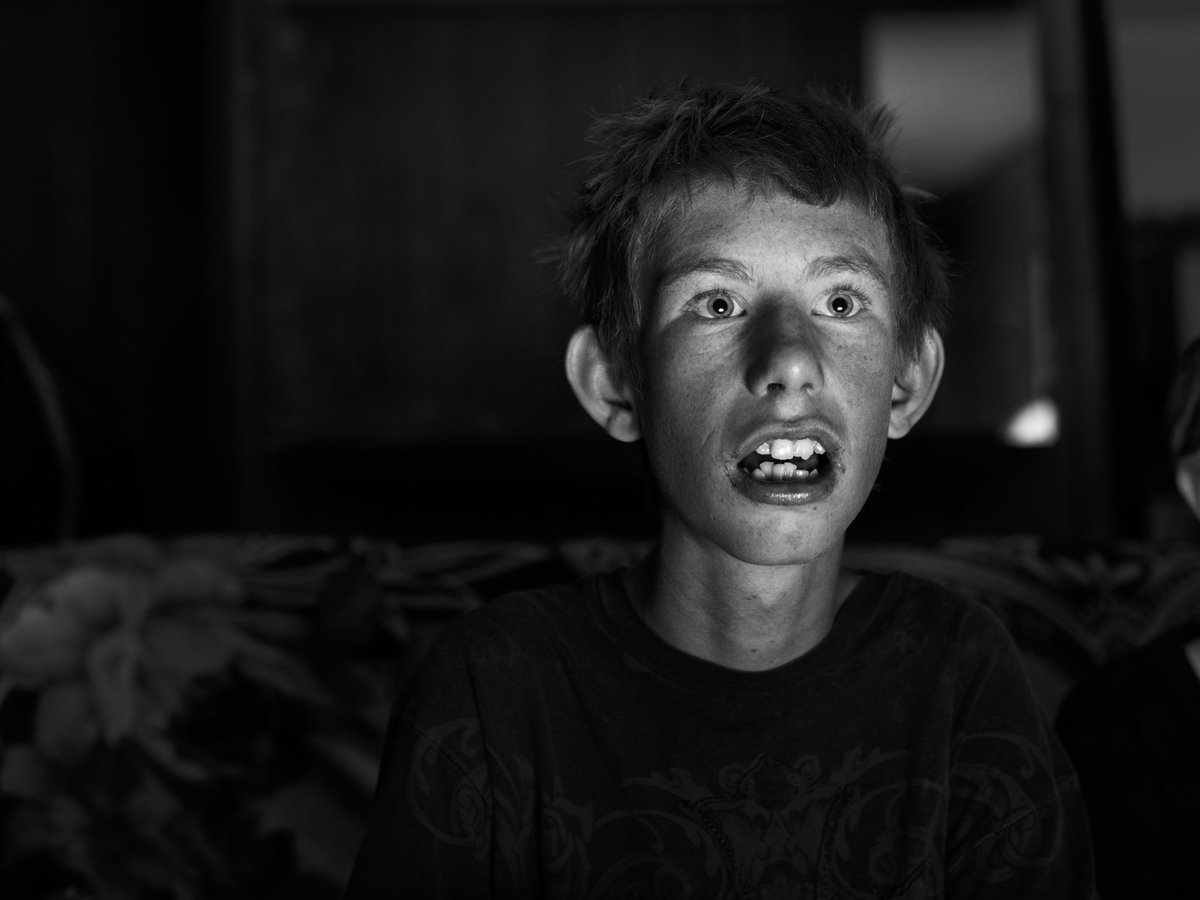 NewYorker's tweet photo. On a road trip across the United States, a Dutch photographer encountered an open, fragile-looking kid whom she was unable to rid her mind of: https://t.co/ks0R99LNXU https://t.co/F2ohrQsRET
