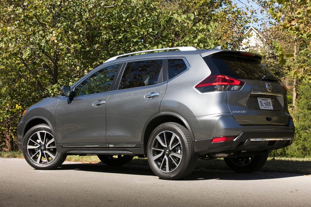 hypeORL's tweet photo. No need to pay six figures for an automated system that provides assisted steering, braking &amp; accelerating! #Car guru @JonathanReviews shares details on the 2018 #Nissan Rogue with ProPilot Assist - https://t.co/C3kTYsMyI7 #Cars #AutoExposed #CarShow #AutoBlog #CarReview https://t.co/DiZX12UHwu