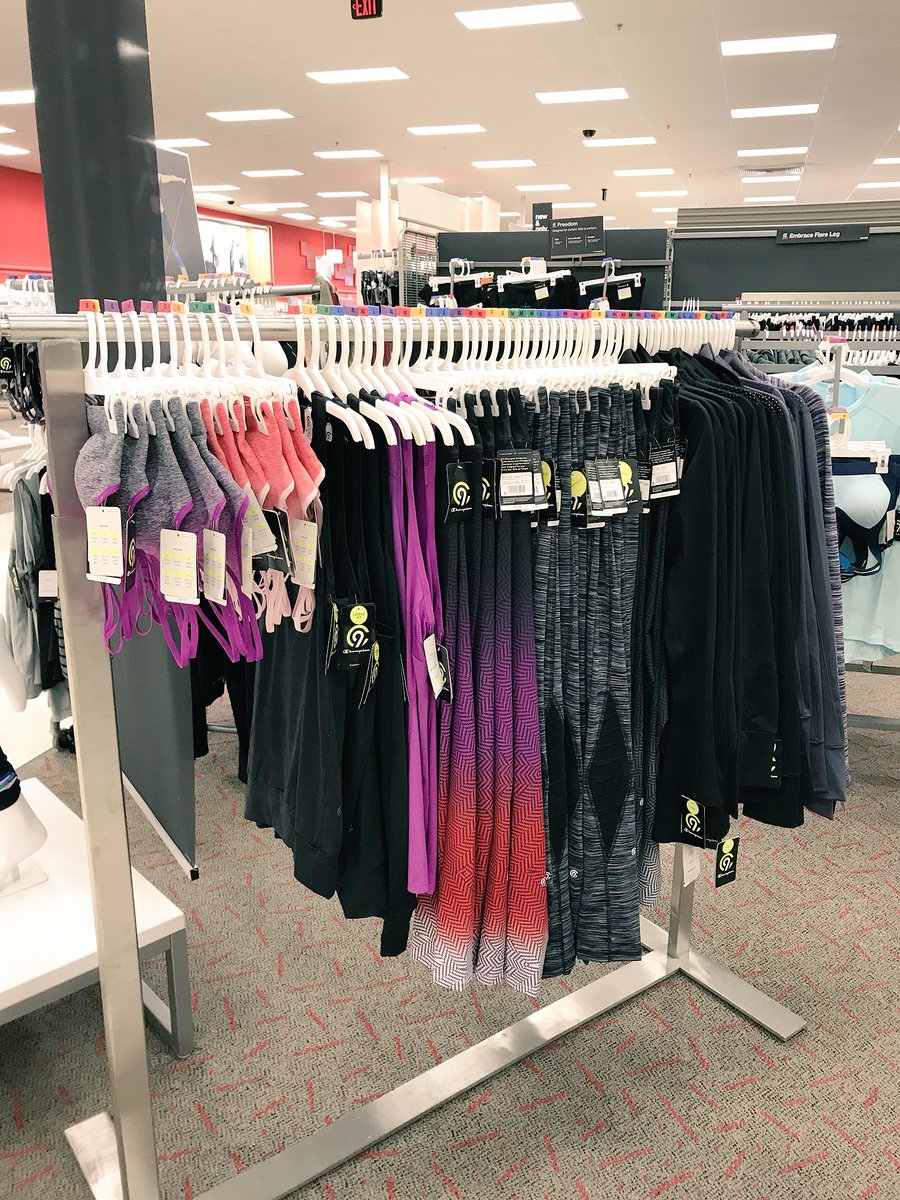 klawder's tweet photo. After a crazy day in women’s performance— time for a refresh! 💪🏻🌟💥 #VMGforAV #D117standsforstyle https://t.co/X4aMpk1OSq