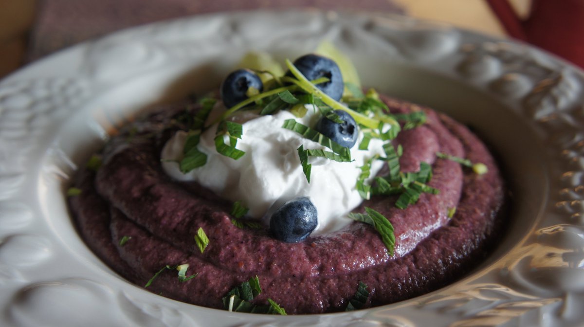 YobabaLounge's tweet photo. A raw breakfast packed with nutrition for optimal gut health and slow-release hydration. We're working on our cook book. Get notified when it is ready:  https://t.co/wQMchuIkvN https://t.co/I4JvYnq7bC