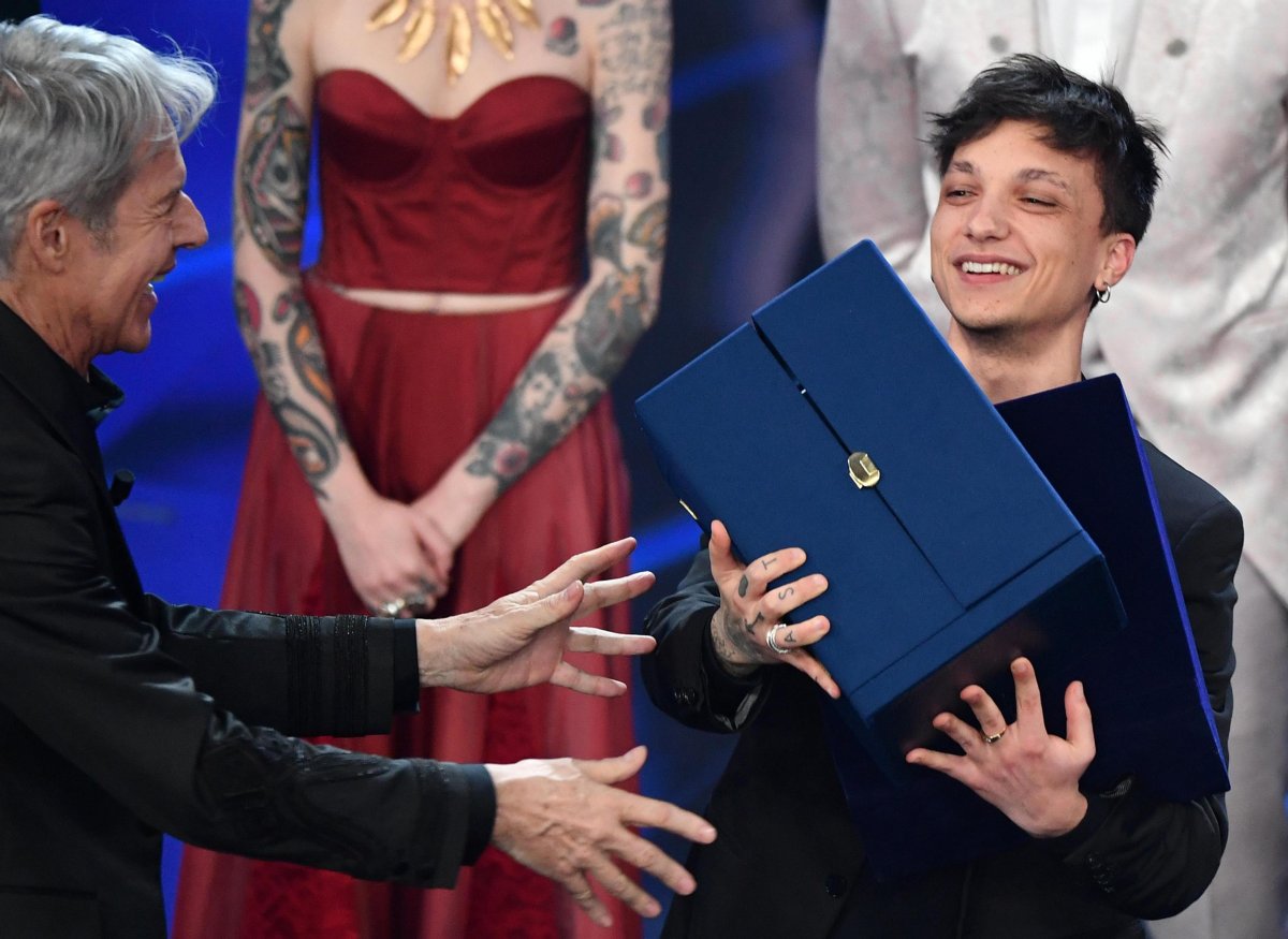 ilmessaggeroit's tweet photo. #Sanremo2018, Roma pigliatutto: Ultimo è primo fra i giovani, a Mirkoeilcane il premio per la Critica #SanRoma https://t.co/7nUSuscxc0 https://t.co/Xq7eedZxSV