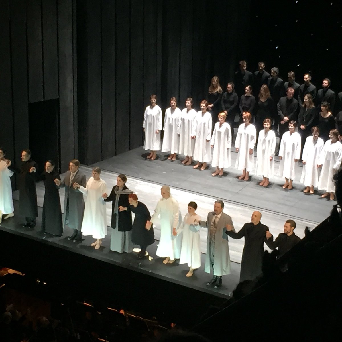PeyratDenis's tweet photo. @DevieilheSabine @StandeBarbeyrac @PatriciaPetibon @nationaldefce @TCEOPERA @EnsembleAedes @EnguerranddeHys Mais tous seraient à citer : @PatriciaPetibon #VGens #ASVonOtter impressionnante #SKoch #NCavallier sans oublier #JeremieRhorer qui galvanise Orchestre @nationaldefce et Chœurs @EnsembleAedes 
Un spectacle qui marque et interroge https://t.co/TI7YTOrBGs