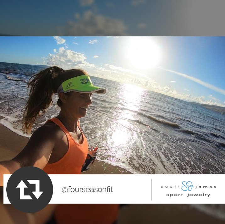 SJSportJewelry's tweet photo. REPOST: Christina Fontana  Pre-sunset beach run had me all sorts a smilin! 🏖🏃🏻‍♀️ https://t.co/5S06aI580D