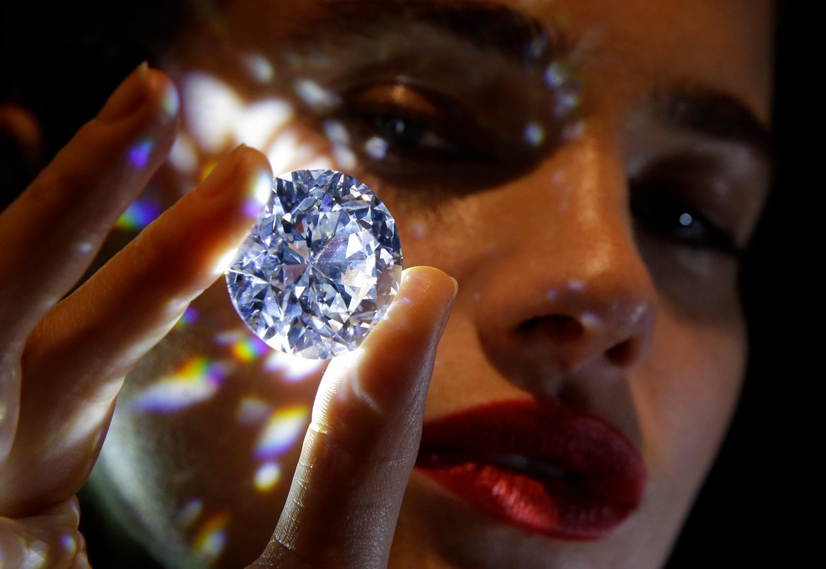 reenaahluwalia's tweet photo. RAREST WHITE DIAMOND EVER! 102.34 CT., round D, Type IIA, flawless #diamond known to man. The only stone of its kind ever graded by the GIA. #Botswana mined. More on #TypeIIA diamonds: https://t.co/KU6VEfynrL https://t.co/6Fm95U5kPJ