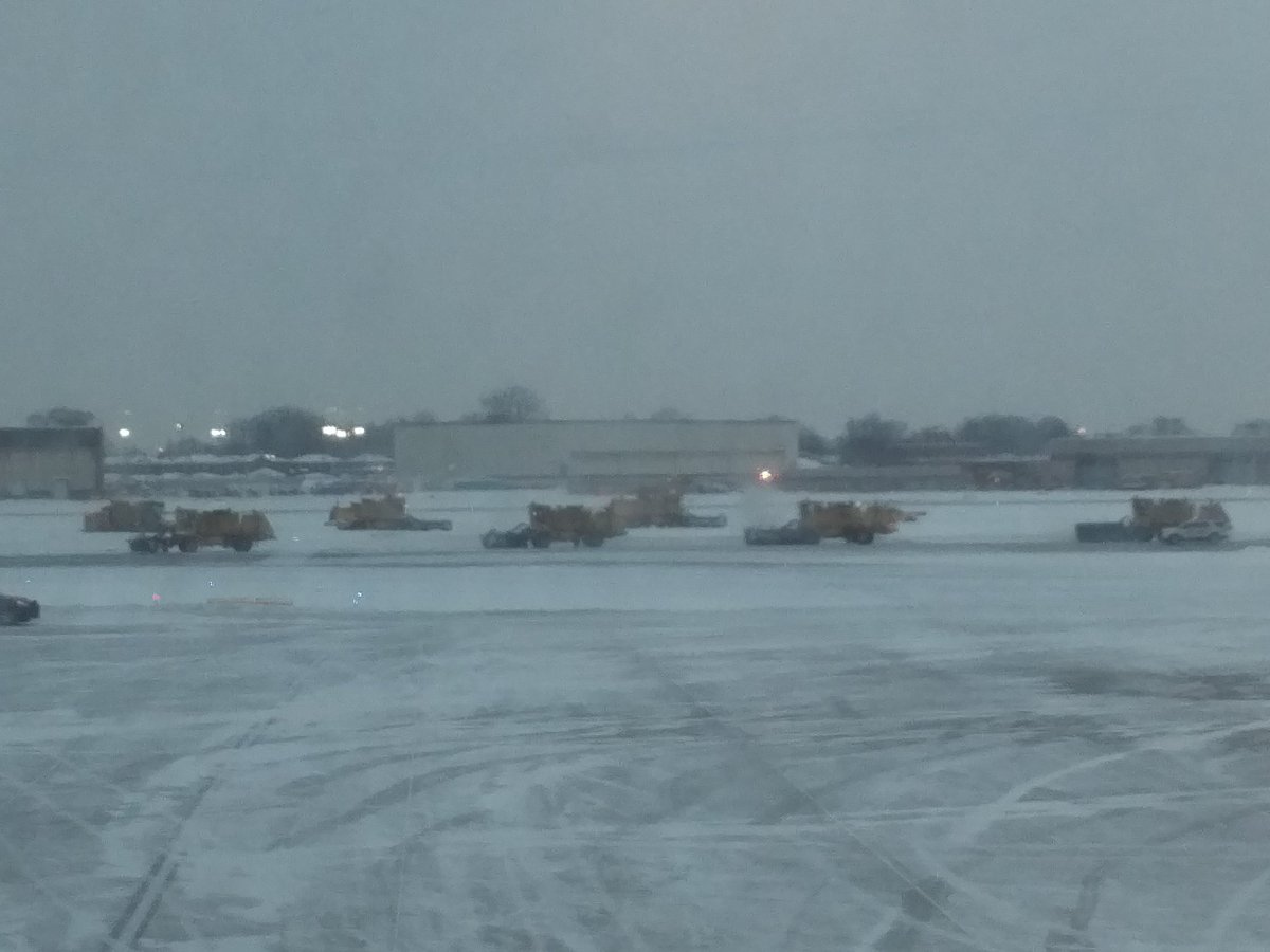 MAJennings77's tweet photo. How does ChIcago Midway stay open after 8+ inches of snow when others would give it up? How about SIXTEEN SNOW PLOWS moving at pace in formation with military efficiency. You gotta respect the Chicago Department of Aviation. I'm going home! #Flymidway. https://t.co/ph7iUc9U2U