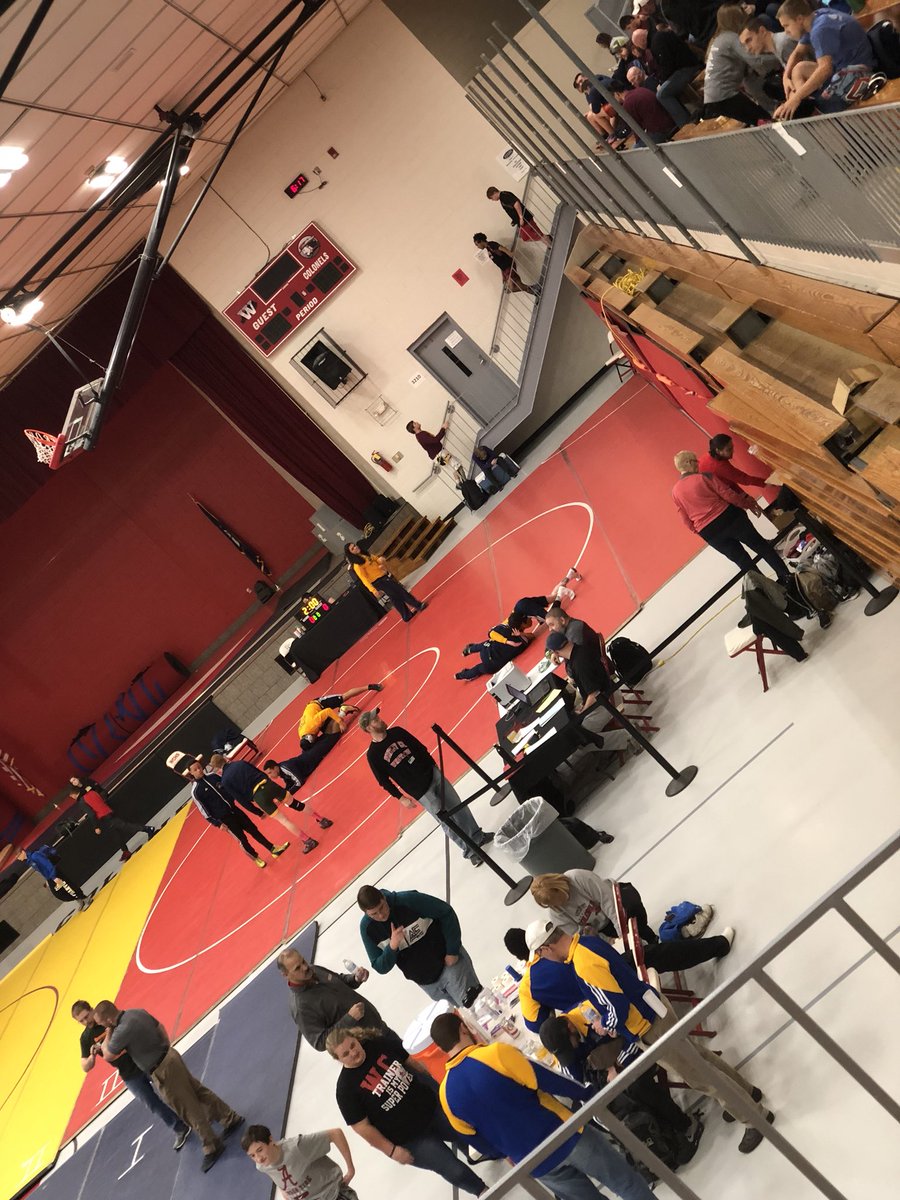 BSHSWrestlers's tweet image. Here, weighed in and warmed up... #NextStopRegionals #TheRoadToState