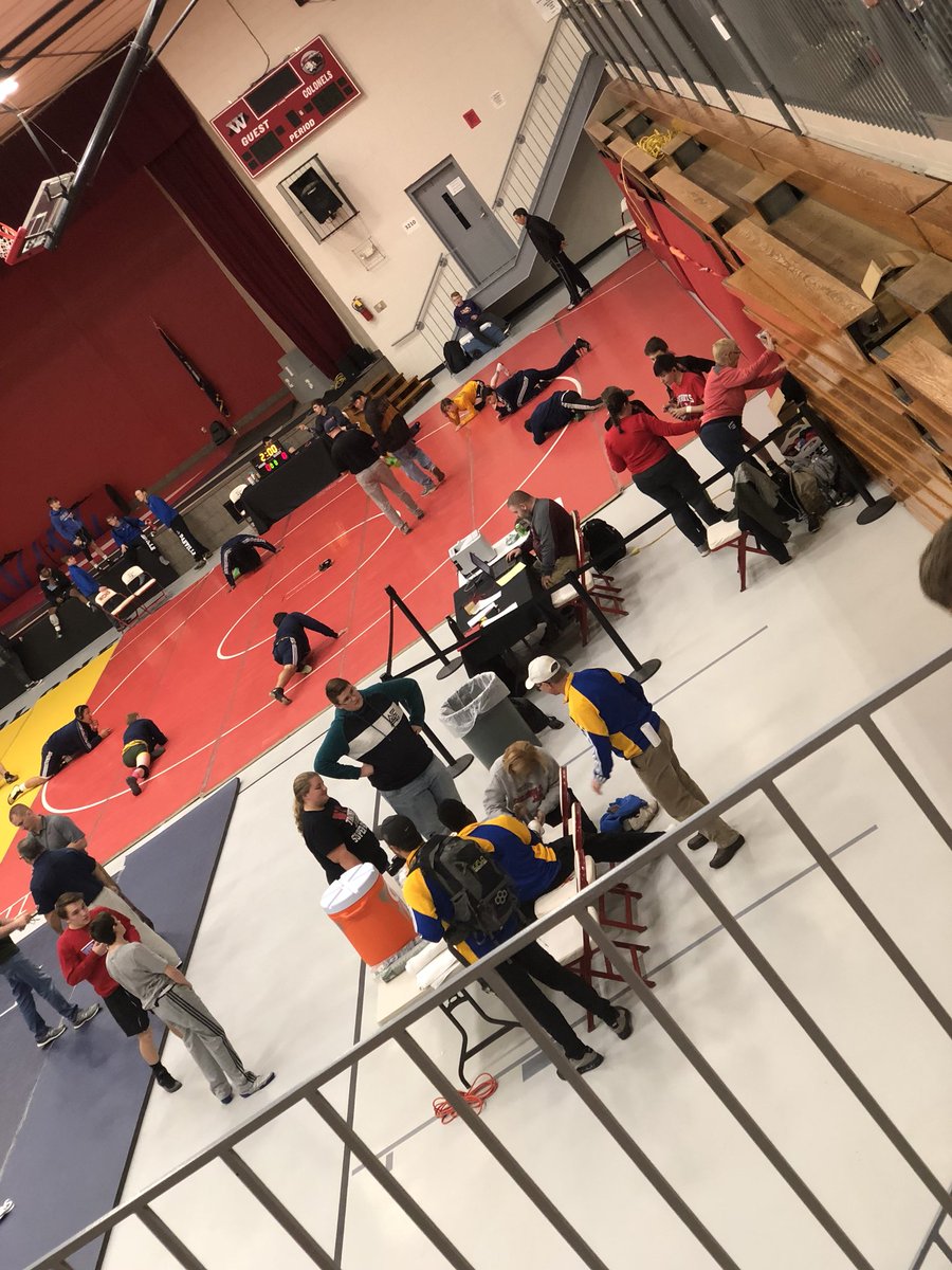 BSHSWrestlers's tweet image. Here, weighed in and warmed up... #NextStopRegionals #TheRoadToState