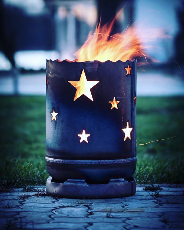Feuerflair's tweet photo. Kleine Feuertonne Sterne ⭐️⭐️⭐️ #Feuertonne #Feuerkorb #Feuerstelle #Sterne #Stars #Zeitlos #Fackel #Ofen #Kamin #Rodewald #Feuerflair https://t.co/fK7TukxKbT