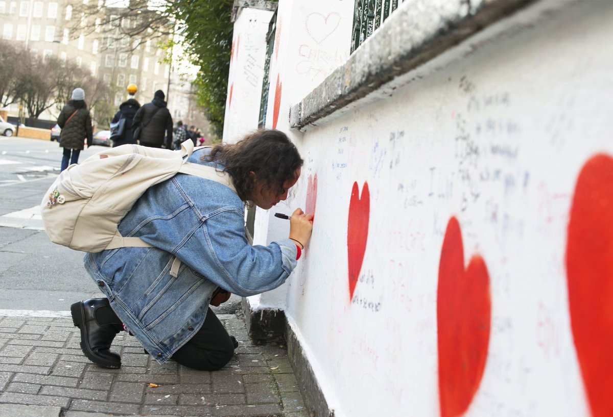 lifestylings's tweet photo. #LoveIsInTheAir! @AbbeyRoad #Studios call of LOVE! Leave a #Valentine’s message for the person U #love inside the #hearts on their wall. Post a picture of your message with the #hashtag: #AbbeyRoadInLove #ValentinesDay #LoveLondon #ColorfulLondon #music https://t.co/1lyDhqBp1k