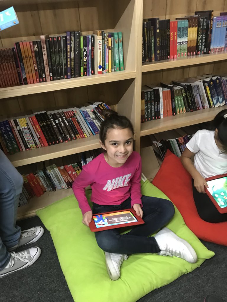Natalie_TxEdu's tweet image. Enjoying the Reading on the Go bus at PCEs Multicultural Night #MultilingualManor #ReadingOnTheGo #MyonMagic #FunFriday #PCEunity @PioneerCrossin1 @ManorISD @BIL_ESL_Dept