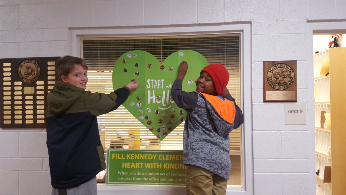 Madison_Schools's tweet image. Part of #startwithhello week is to share kindness. For each act of kindness, students put a sticker on their schools heart! Our students knocked it out of the park! #hellomadison #hellorexburg