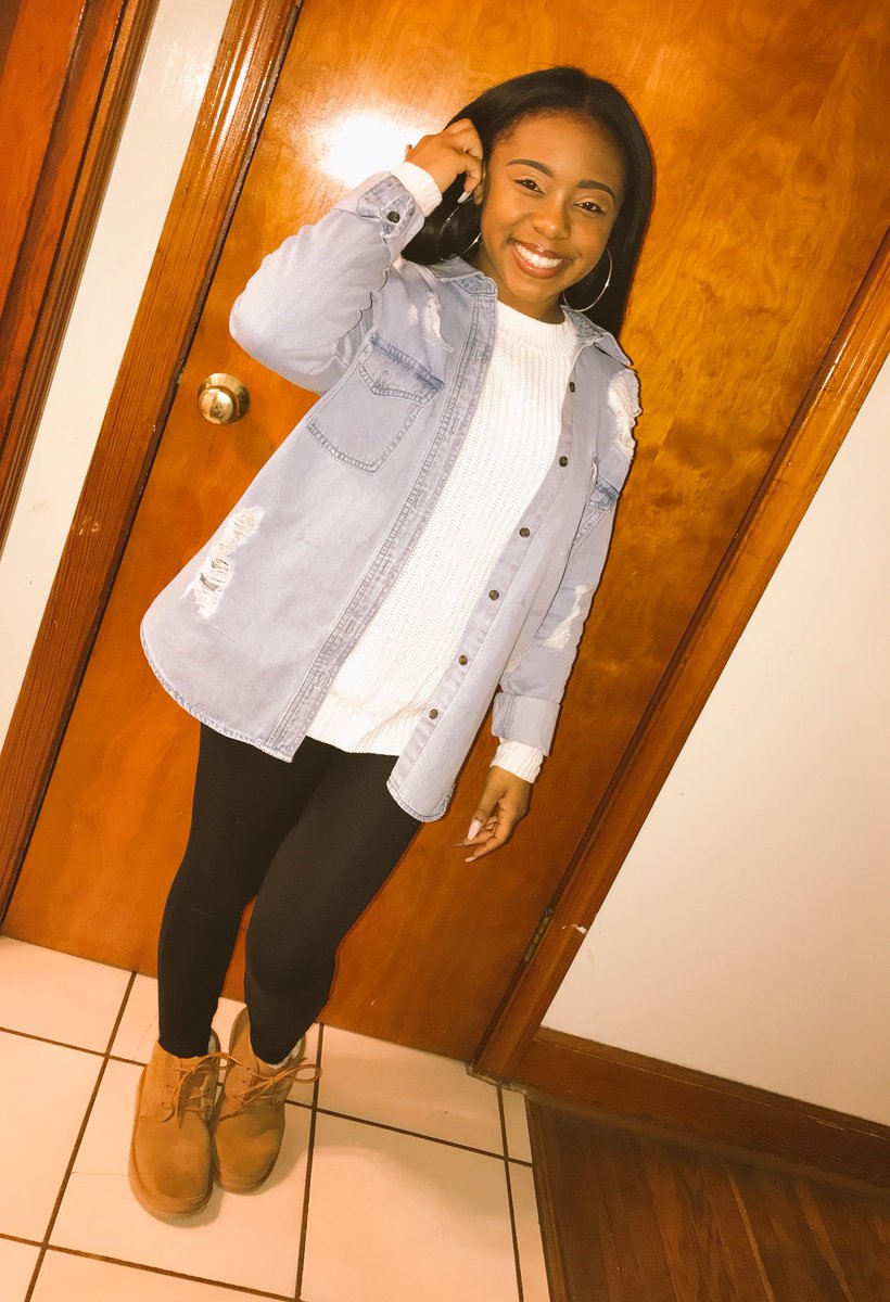 blackhoneyb_'s tweet photo. my best category✨ya girl is standing at the big 4’9 🤯🥀  #shortgirltwitter https://t.co/SHq5DfcOzo