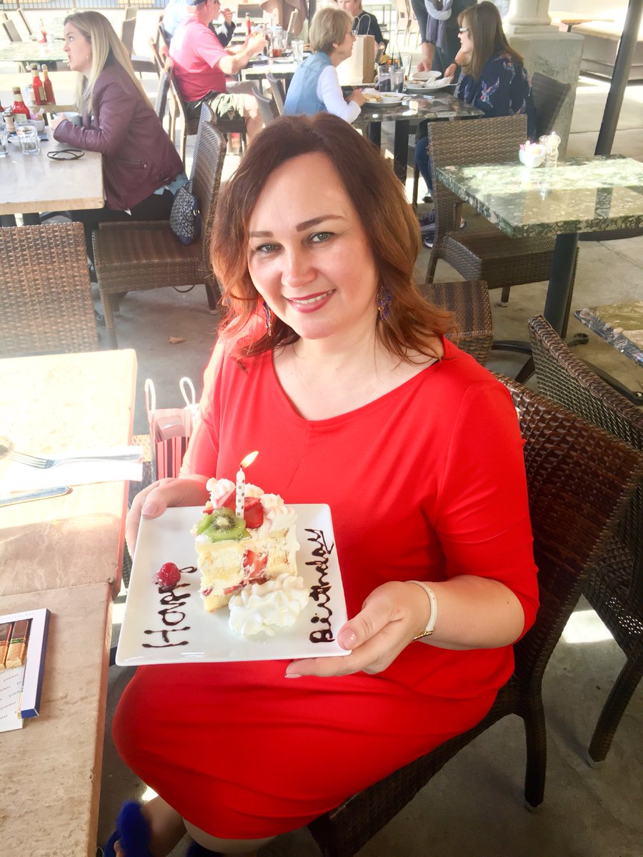 Celebrating a special Birthday of our Director of Marketing Angelica Strijaous at our favorite breakfast place in town - Bella Bru Cafe. It’s a happy Friday for the RAM team☺️🎉