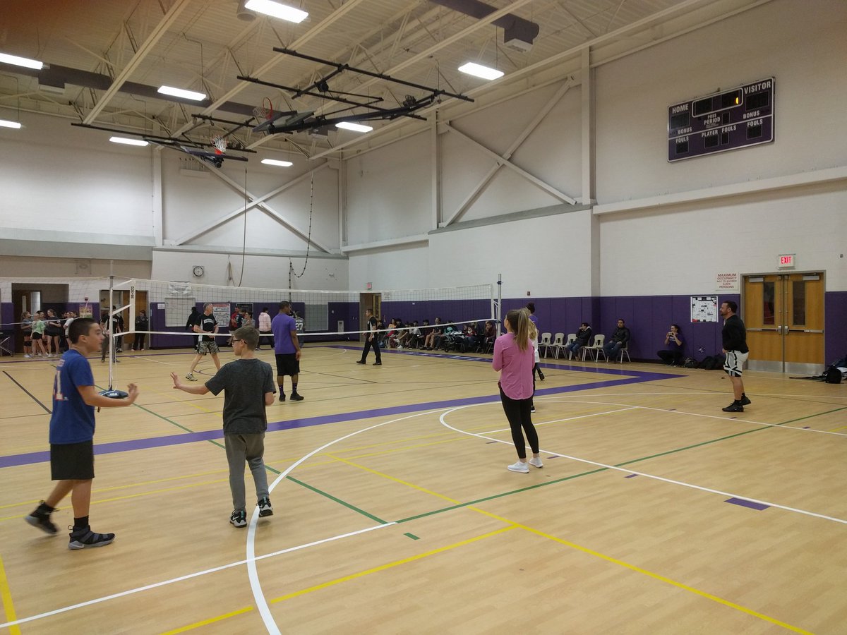 MrGarofola's tweet photo. HBMS staff, students, and the Airborne Tri-Team joining together for fun night of volleyball and team building #WeAreHB @EmilyGrosse @MissSokolHB @missrenalds @c_hansen21 https://t.co/LNs86SyXbi
