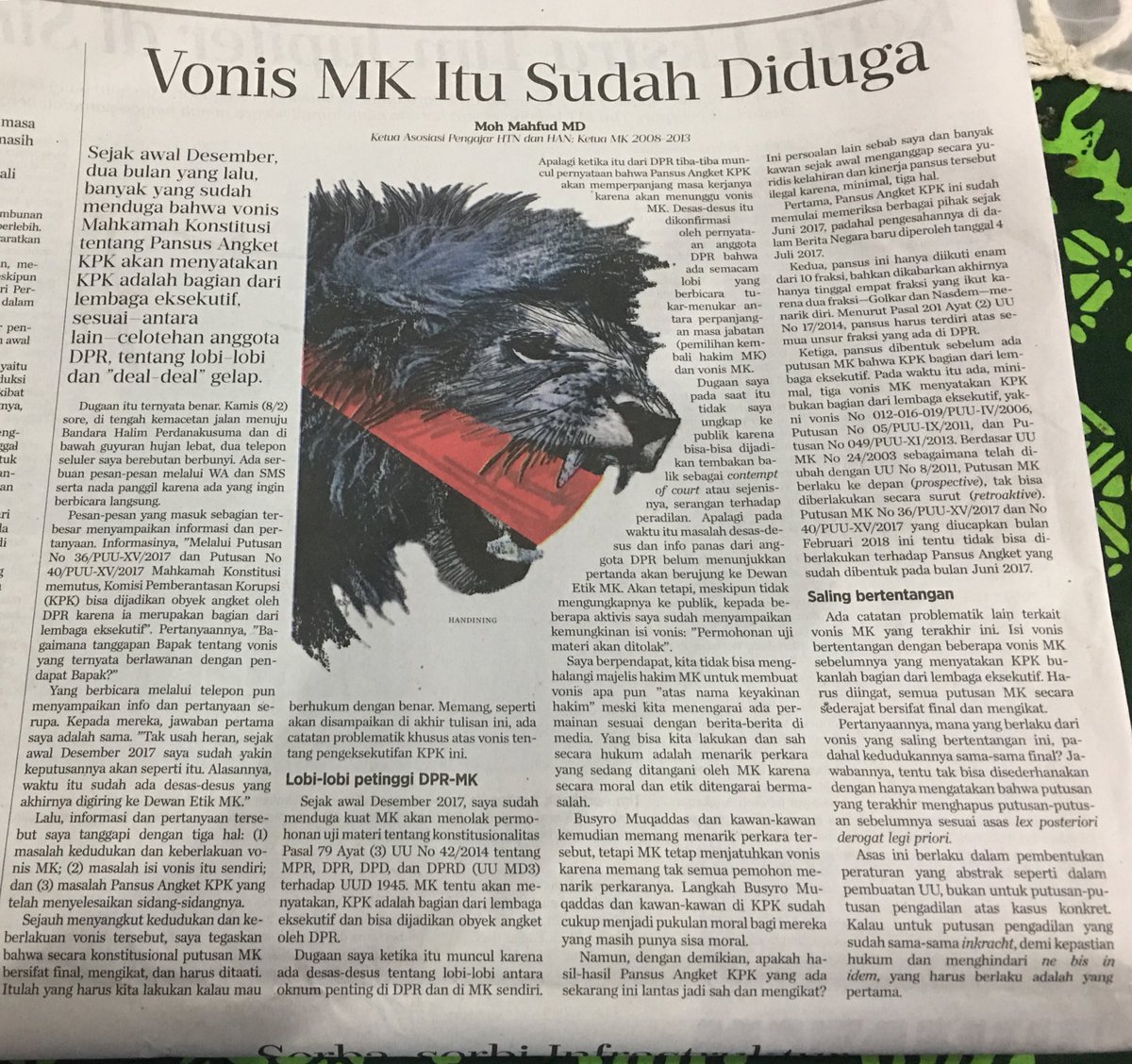 gitaputrid's tweet photo. What a time to be alive for law students. Tulisan @mohmahfudmd ini menambah keseruan sirkus desakan mundur Ketua @MK_RI Arief Hidayat. #SelamatkanMK https://t.co/8iVPHQNQsF