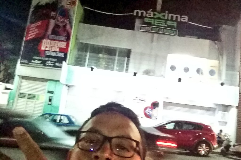 AbrahamCruz85's tweet photo. Donde la vive la música... #YorchAlAire #chiapasionate @Maxima975Cancun https://t.co/GQz0BOzHuo