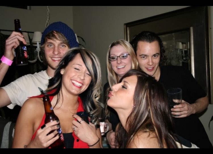 mandaxface's tweet photo. A decade ago, when house parties were a thing because nobody could get into the bar😆.
The scene was strong with this one.
#AirGuitar #SideKickLX https://t.co/NWl3ymNlI7