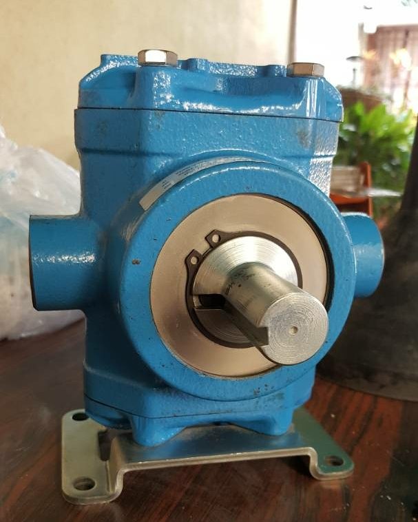 CKronosII's tweet photo. Disponible Bomba de piston HYPRO 5210C (eje sólido), para asperjadoras de 400 lts de acople al toma fuerza del tractor. #AsperjadorasDeTractor #Bomba #Condorito #Pasto #Hortalizas #Herbicida #Fungicida #Asperjadora #Hypro #CKronosII https://t.co/g4co3obR4e