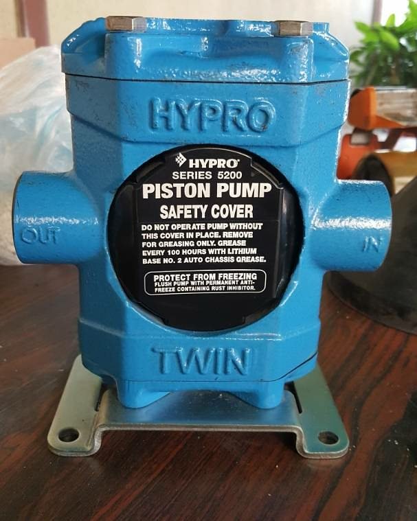CKronosII's tweet photo. Disponible Bomba de piston HYPRO 5210C (eje sólido), para asperjadoras de 400 lts de acople al toma fuerza del tractor. #AsperjadorasDeTractor #Bomba #Condorito #Pasto #Hortalizas #Herbicida #Fungicida #Asperjadora #Hypro #CKronosII https://t.co/g4co3obR4e