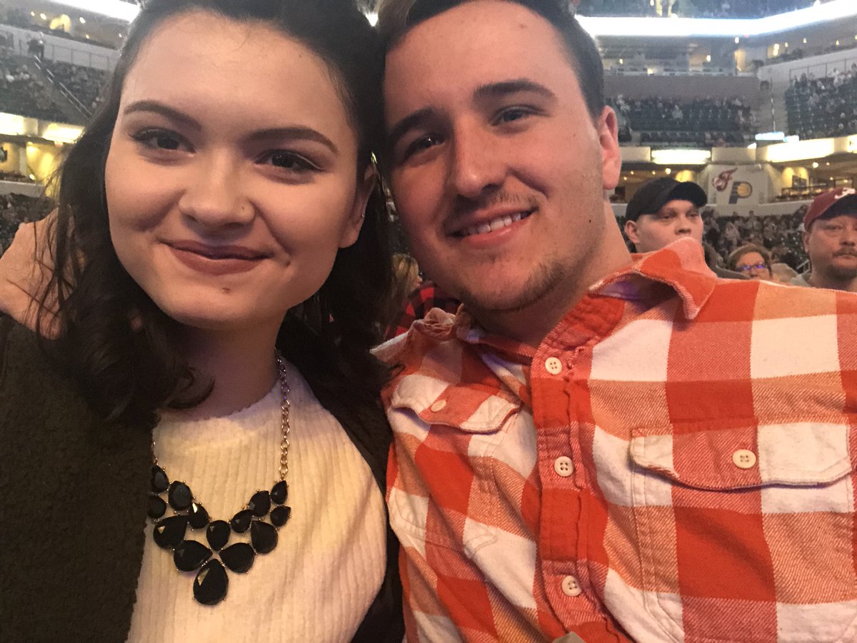 casmcdonald2's tweet photo. #Honkytonkhighway ready to see Alan Jackson😍😍 https://t.co/utCnAcDAX0