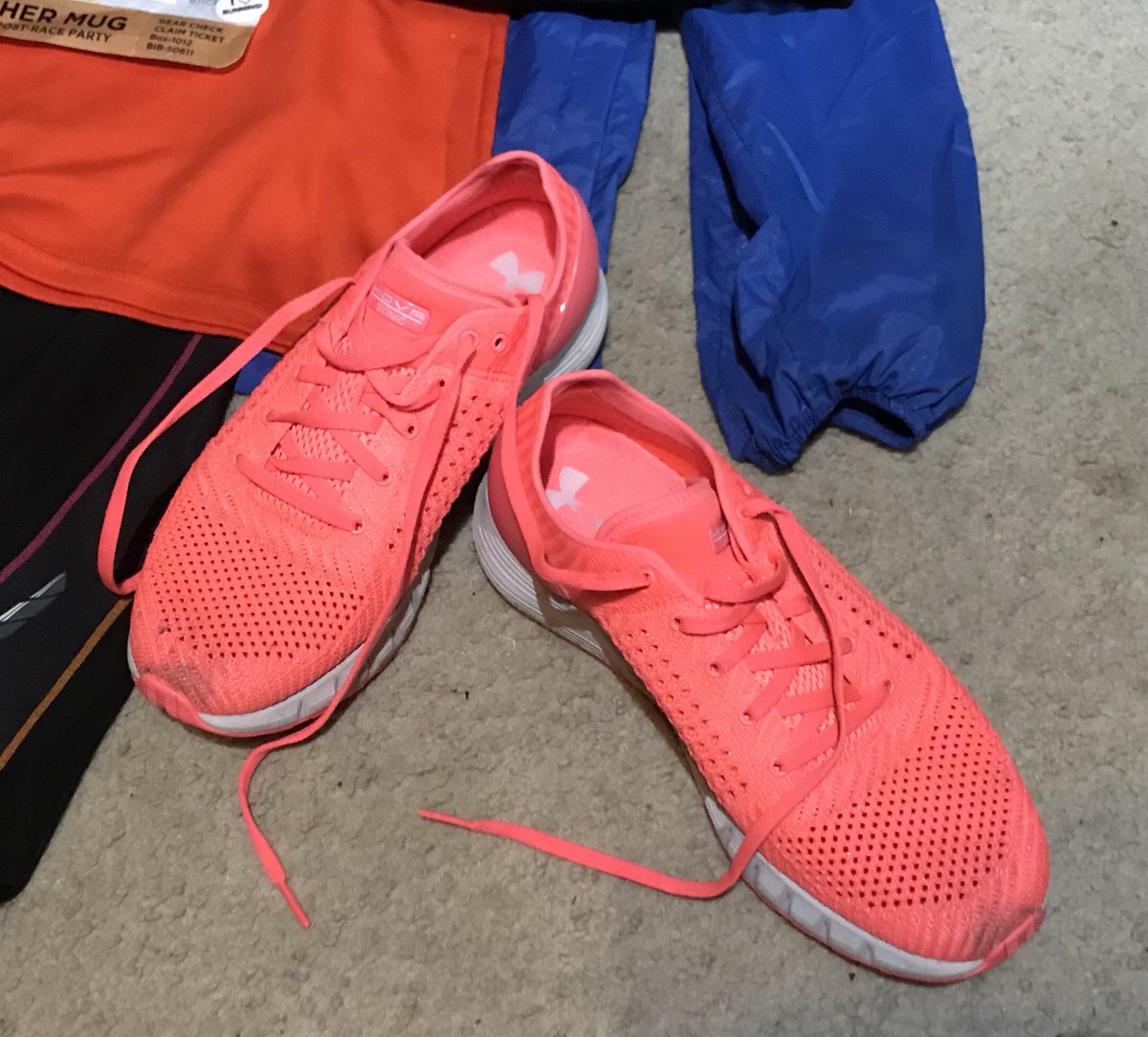 RunNerdGirl's tweet photo. Flat me is all ready to go for tomorrow’s @HotChocolate15k Charlotte. Got my @BibRave gear, my bib on with my @bib_boards, my @UARunning HOVRs and my rain coat. #BibChat #savetheshirt #HC15K #thinkdrythoughts https://t.co/e7yExYGFLF