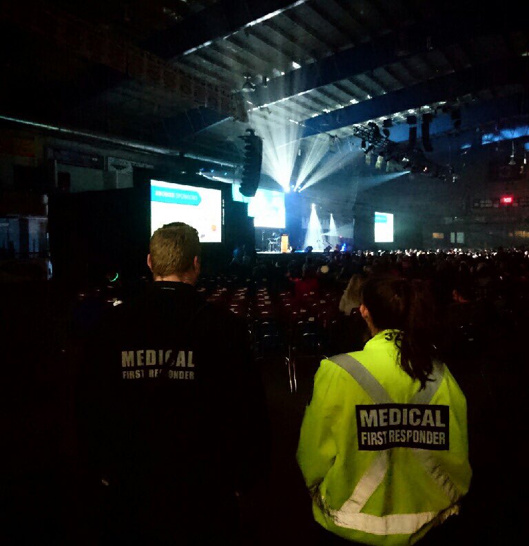 SJA_NL's tweet photo. Medical First Responder volunteers providing #firstaid @FrostyFestival for ‘A Night of a Thousand Stars’ featuring @spiritofnl #SJA #FrostyFestival2018 @SJA_321 https://t.co/fYydm7j9lx