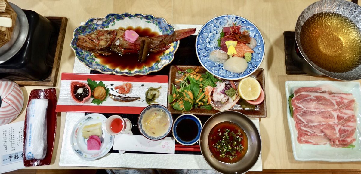 qomolangma8848's tweet image. 旅亭 雲静庵
2年前に改装し、魚料理にこだわったとのことだけど、以前にくらべ料理の質はおちた。広告のちらしとは比べ手抜きがちらほら。安かろう悪かろう。