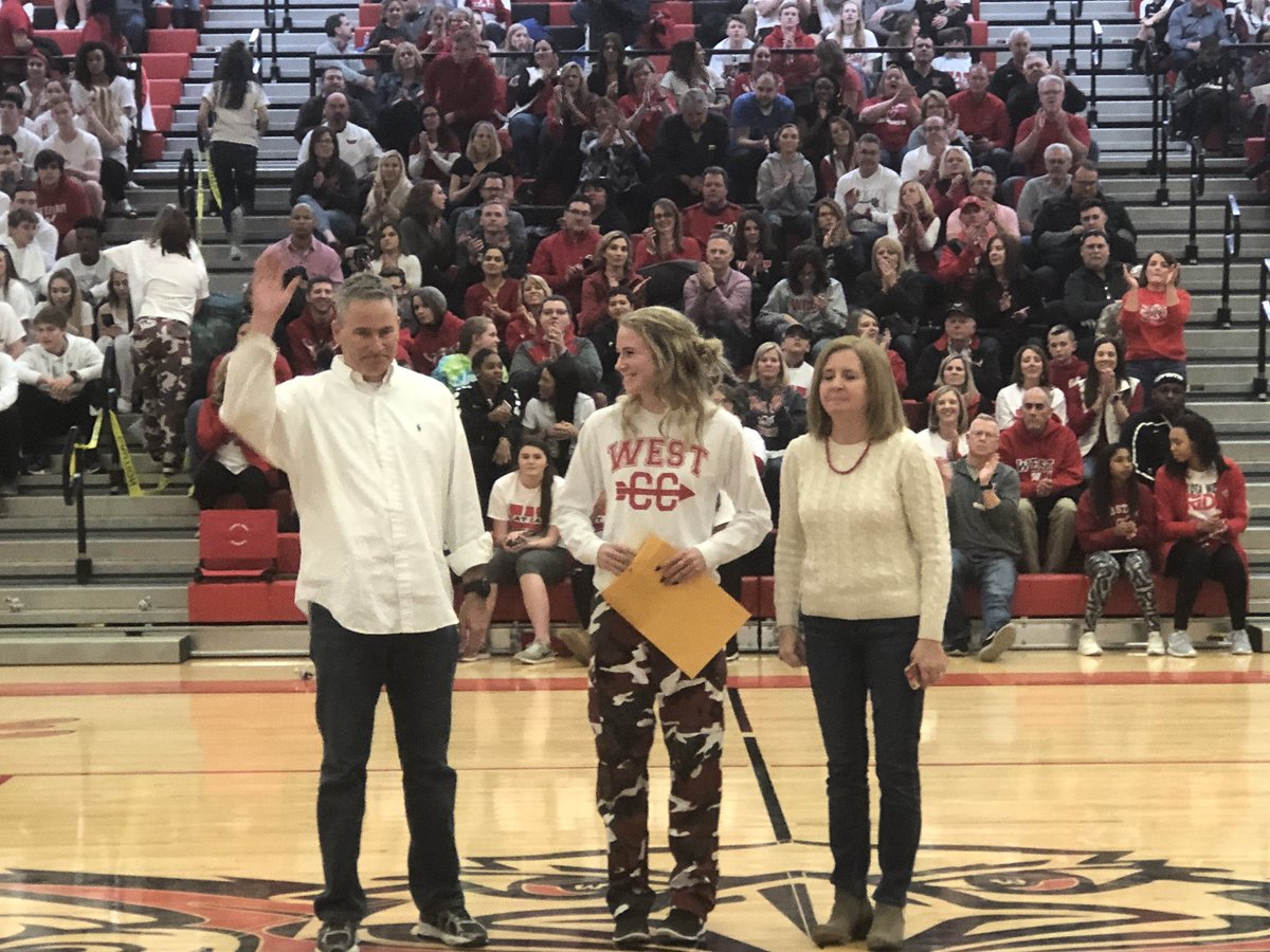 Kaufy24's tweet photo. Welcome Home from Afghanistan, Chris Cunningham!!
#WEareLakota
#USAUSAUSA https://t.co/y8bE3i2yN3