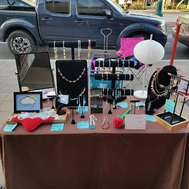 CloudyDaysShop's tweet photo. At Second Friday Night Out in Mesa!
#cloudydaysboutique #handmadejewelry #uniquejewelry #upcycledjewelry https://t.co/caQtt6Tswf