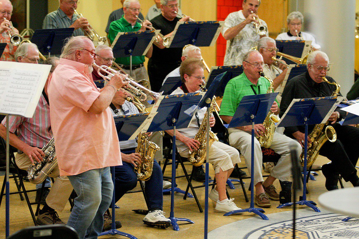 #LaNotaDeHoy "Es que ya estoy muy grande para aprender un instrumento". Es el argumento que detiene a muchas personas adultas dentro de la #música. (Vía <a href="/ClassicFM/">Classic FM</a> ). goo.gl/6iN8bZ