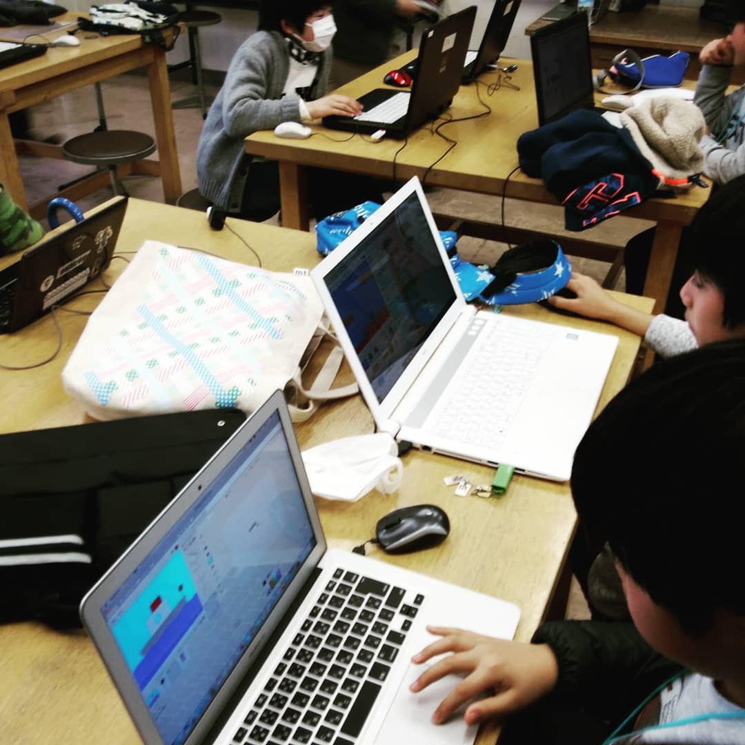 CoderDojoKonan_'s tweet image. 終盤になり、発表会に向けてラストスパート！
#coderdojo #coderdojo岡南