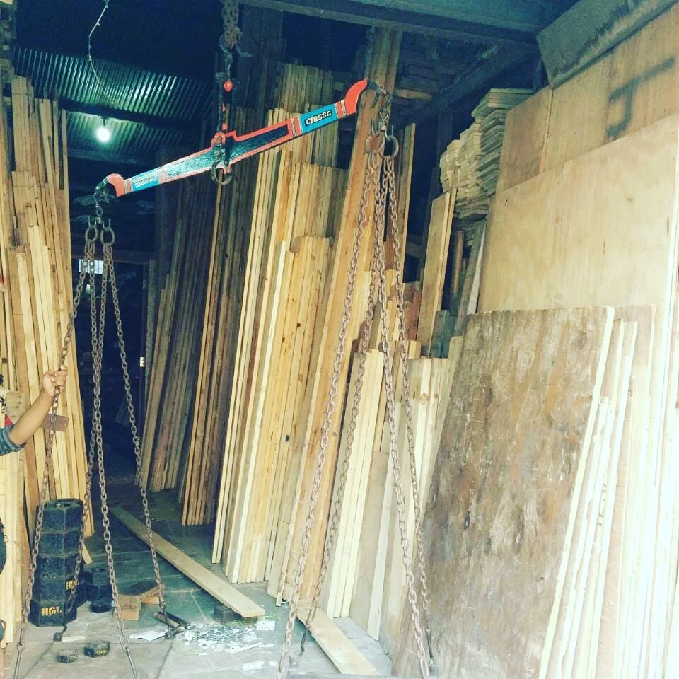 SBUT_Mumbai's tweet image. While there are many apps to help us find furniture, a lot of the wood is sourced from the  timber market, located in the lanes of Bhendi Bazaar.