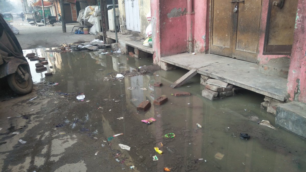 faizan_inc's tweet photo. #AapMLASeelampurFail Yeh Haal Hai Seelampur Sheet Market ka 20 dino Se Yaha Ke Log Pareshan Hai Yah Per Aap party Ke Seelampur MLA Haji Ishraq khan ka bhi yaha Diyan nhi Hai MLA Shb ka @ajaymaken @RajuSharmaINC @Sharmistha_GK @panwarrajneesh #AapFailedPrinciples @OfficeOfRG https://t.co/2mvkv4a42r
