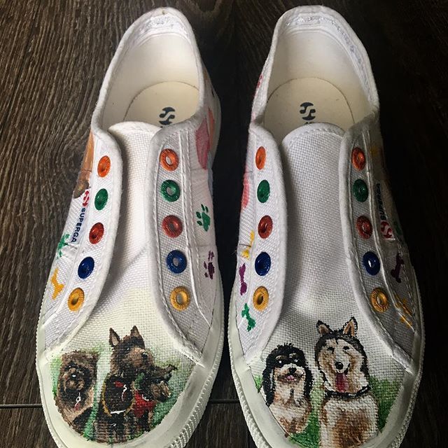 artnsolecustom's tweet photo. Dogssss:) #dog #dogs #handpainted #superga #custompaint #shoes#handpaintedshoes https://t.co/Dclu8c6rRJ https://t.co/MpctqNTQb3