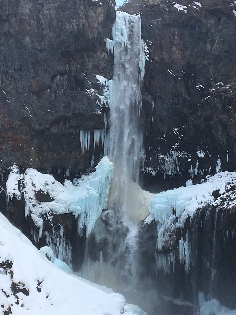 華厳の滝 凍結の時期 滝壺からの雪化粧や氷瀑も人気のスポット とちのいち