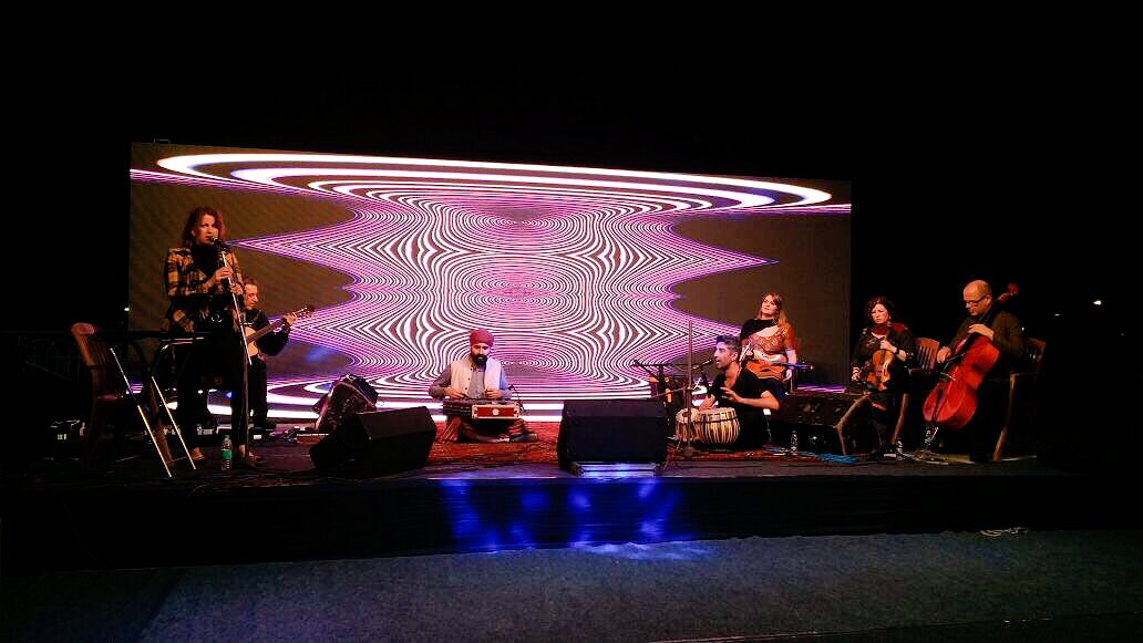 tablajedi's tweet photo. CHECK IT! A few snaps from our show  #RoyalKolkataTurf On the occasion of the 66th running of #QueenElizabethCup in #Kolkata with #BritishHighCommissionertoIndia and US! #Yatra @inBritish @kavirajsingh_ @azizibrahim56 @willowcroftrj @janehepburn_ @kathleenmacinn @anlanntair 🙏🏽 https://t.co/o4NSIr9U3R