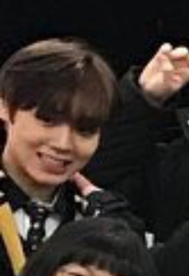 furbyfah's tweet image. ลูกอยู่ซ้ายสุดนะ...แต่คนขวาสุดนั้น มีค่าเทอมมหาลัยรึยังคะ /ป้องปากตะโกน