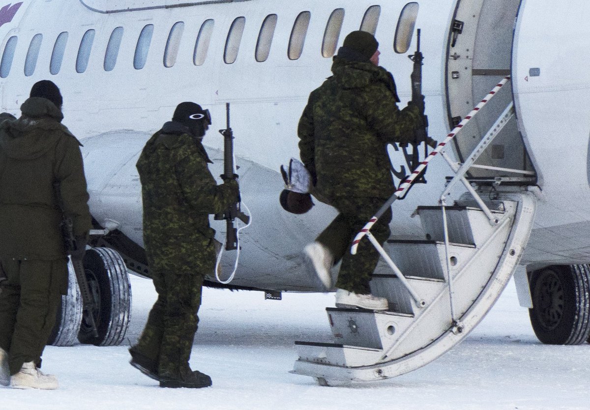 4CdnDiv4DivCA's tweet photo. #3RCR deploy on a #NOREX task to secure simulated military aircraft debris near Arctic Bay, NU on Feb 9 🇨🇦Dans le cadre de #NOREX18 des membres du 3 RCR se déploient sur une tâche qui vise à sécuriser des débris simulés d'aéronefs militaires près d'Arctic Bay, au NU, le 9 fév. https://t.co/SLVNL35GrC