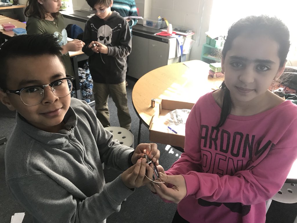 MBParks_'s tweet image. More of our circuits! #learningisdoing #teamworkmakesthedreamwork