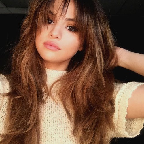 FamousBaseRPG's tweet image. • Selena Gomez •

》 @ItsSelenaGxmez