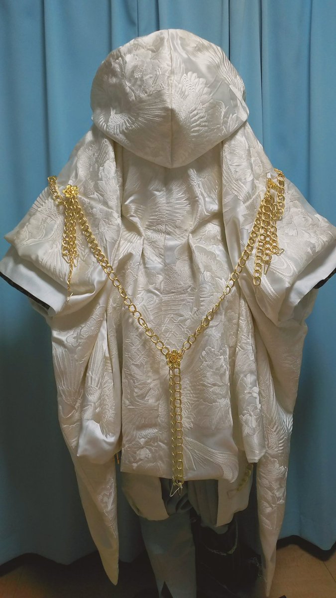 つばさ いまさら鶴丸の衣装がなんでこんな伸びてるんだって思って きれいな衣装作ってる方たくさんいるし白無垢 を素材にしてるのもみたことあるのでそんな珍しいことではないし 鎖編んでる方も見たことある 鶴丸国永ってすごいな