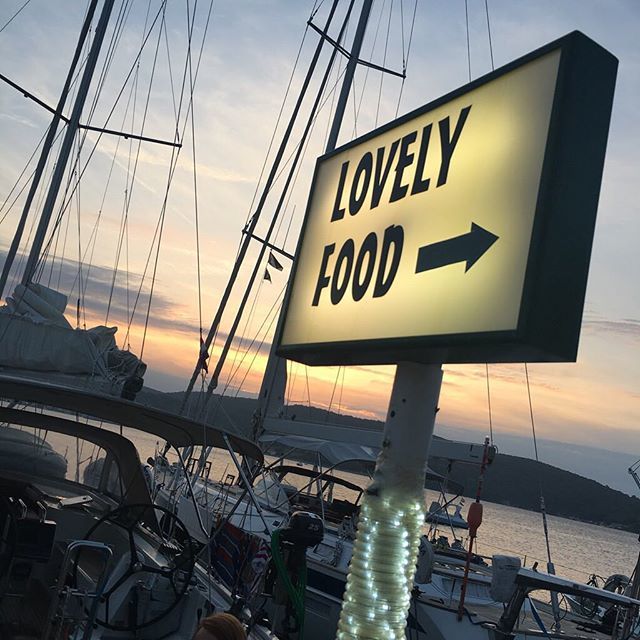 45degreessail's tweet photo. In the Dalmatian islands, you are never too far from ‘Lovely Food’! This we promise #otokvis #lukavis #lovelyfood #followthesign #eatlocal #eatwell #sailingholiday #sailingvacation #travel #travelgram #travelphoto #adventure #beadventurous #sailingadventures #travelplans #su… https://t.co/SIZJUMpJC3