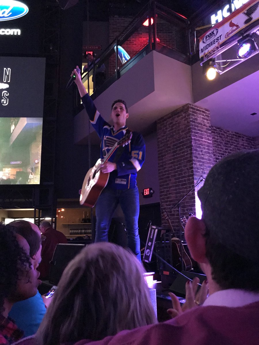 CardeliPaula's tweet photo. @JustinAdamsCtry great show at #HCNSTL @SuperbMaster https://t.co/RLWmA8OlSq