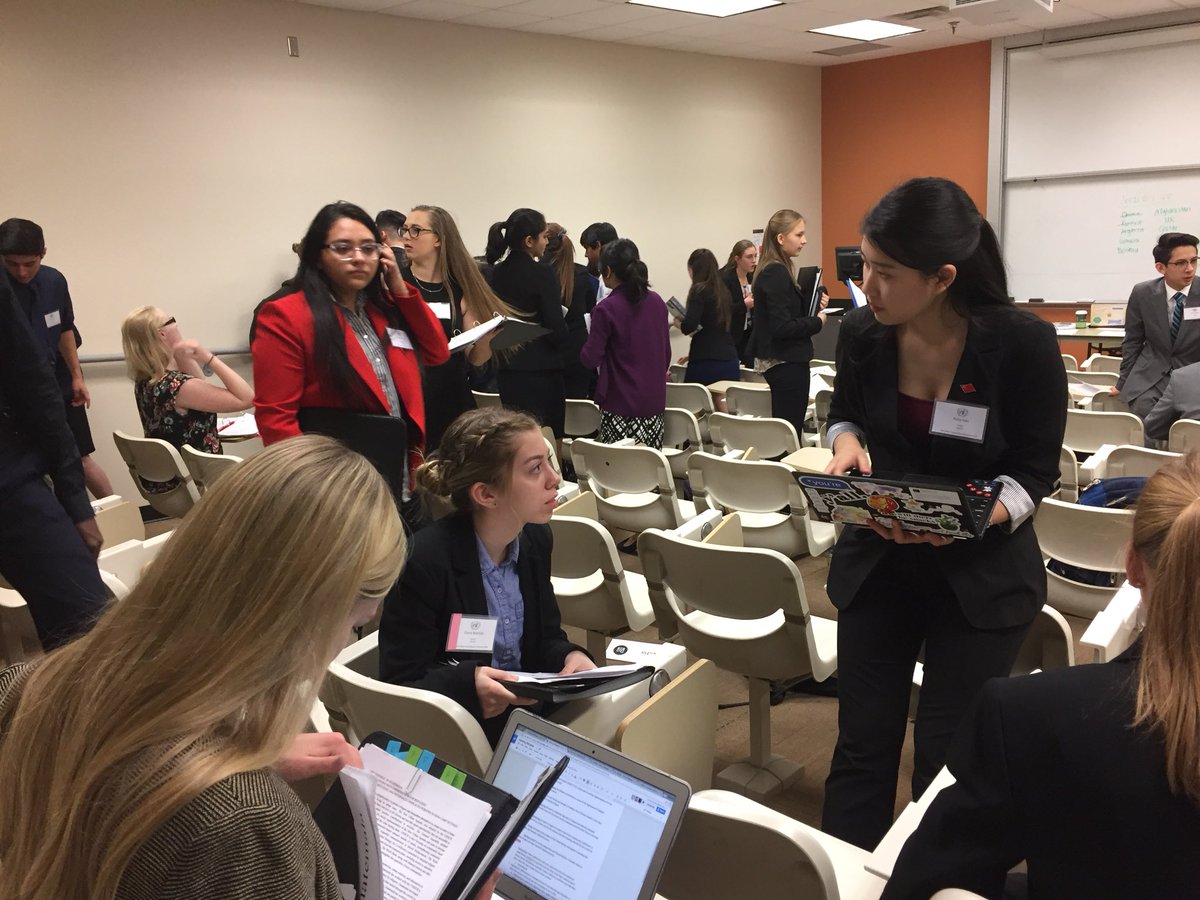 rmhsmodelun's tweet image. Caucusing for a purpose. #diplomacy #ModelUN #resolution