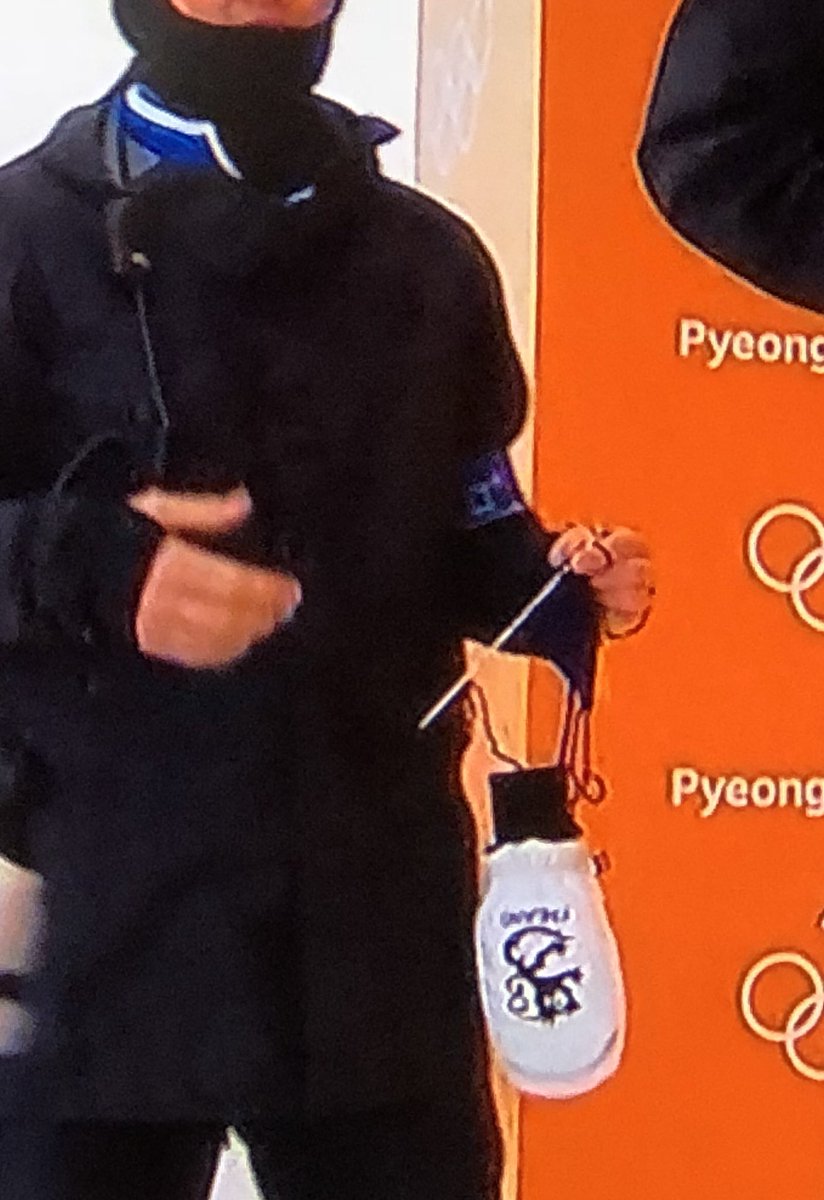 平昌五輪 スノーボードのスタート地点で編み物をコツコツしているコーチがいる 実は恒例行事のようです Togetter